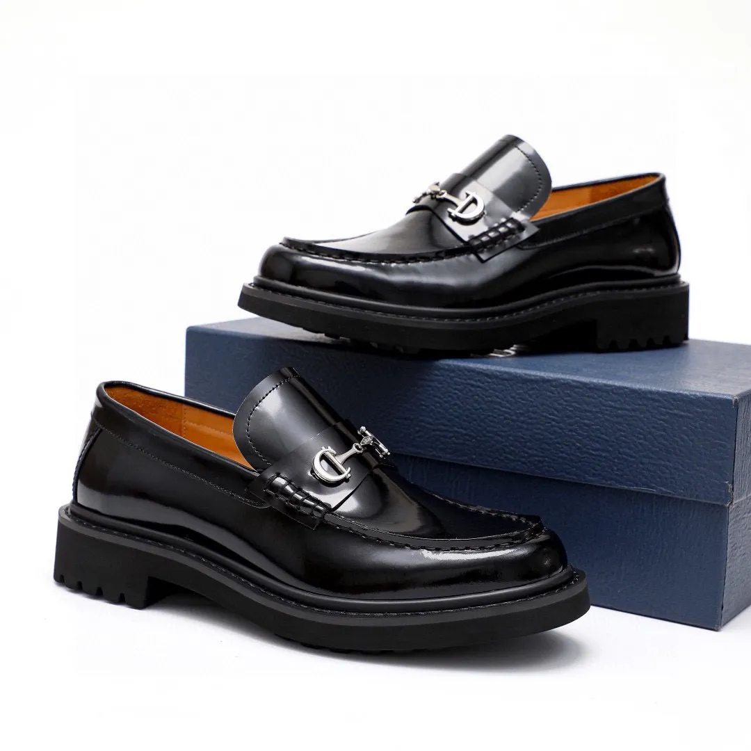 P680 💐《Dior》Dior 🇮🇹🇮🇹Counter synchronization Top purchasing agent🔍🔍Men 2⃣️0⃣️2⃣️5⃣️Business leather shoes Original open-edge beads imported from Italy, fully imported cowhide leather lining, sole: original TPU outsole, exclusive movable molded sole, super comfortable, original factory follow-up goods, 🔍🔍high quality, you can enter and leave the counter at will, welcome to compare. Regular code 39-44 (38.45🉑️customized)